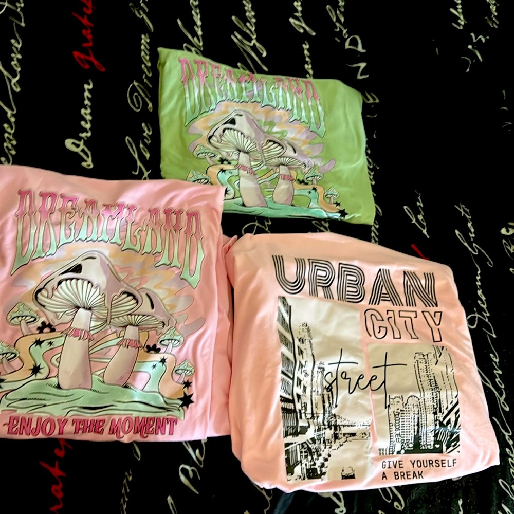 3 graphic tees
